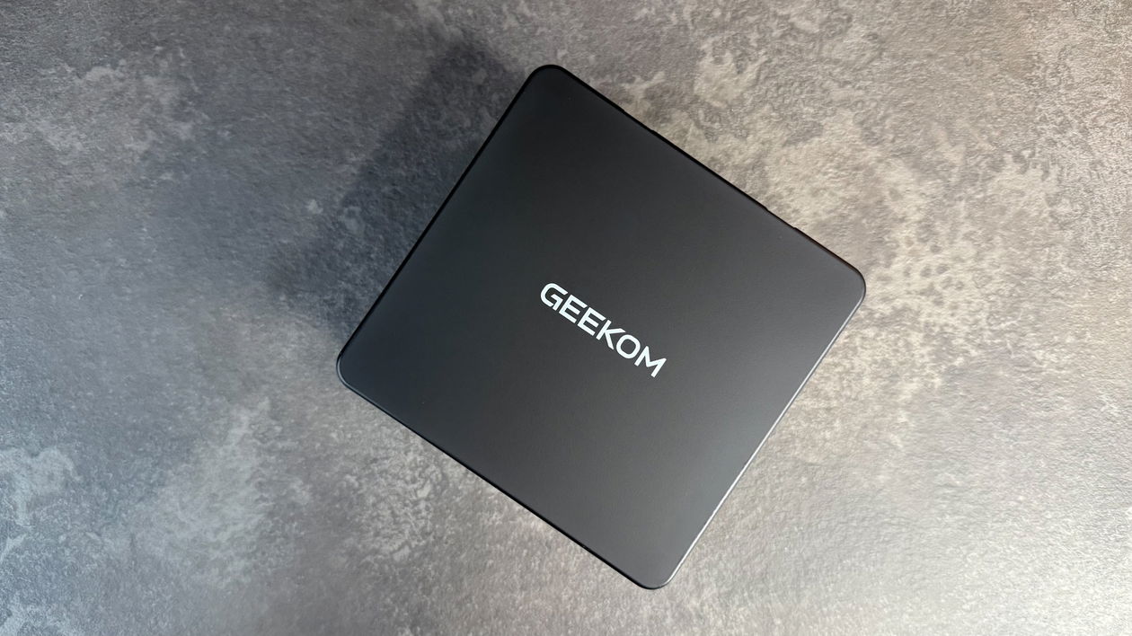 Immagine di GEEKOM IT15: la potenza di un Core Ultra 9 dentro un mini PC | Test & Recensione