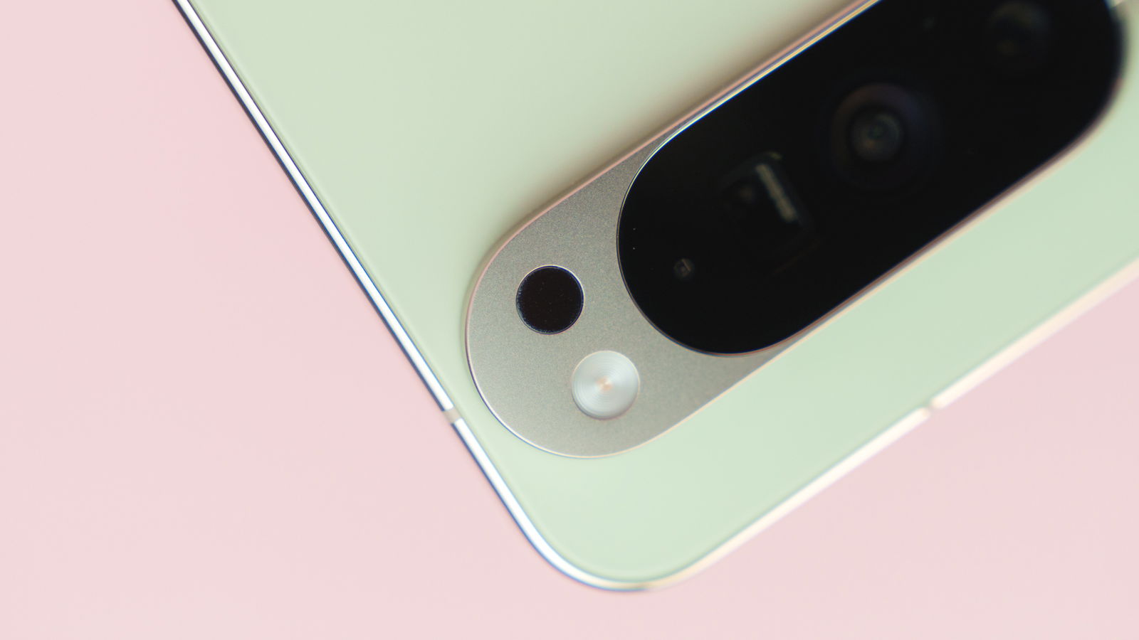 Pixel 10 al 40% di sconto con un abbonamento a YouTube Premium ma non da noi