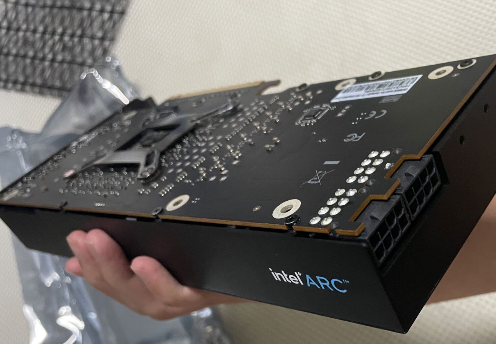 Spunta un prototipo della Intel Arc A750 con 16 GB e bus a 512-bit