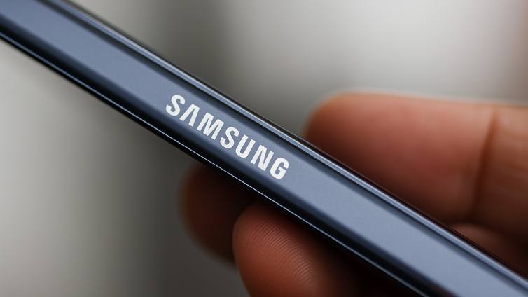 Immagine di Samsung Galaxy Z TriFold: tre batterie e display gigante