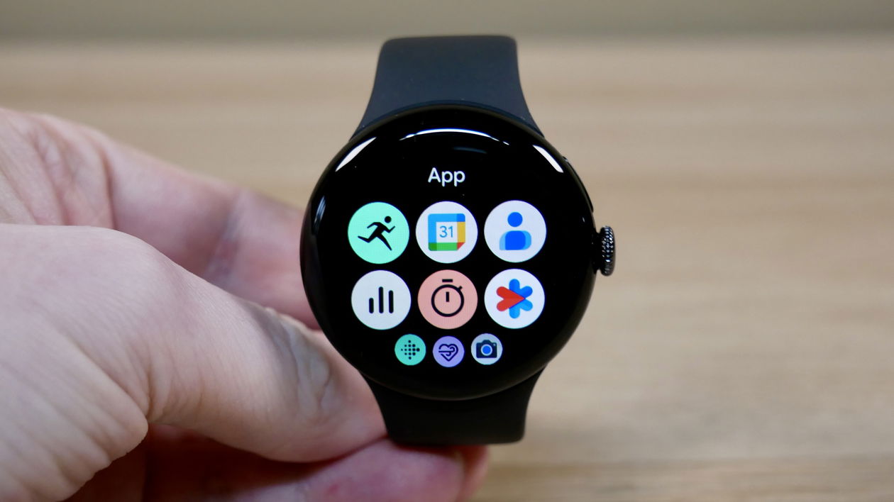 Immagine di Pixel Watch 4: intelligente, elegante e quasi perfetto | Test & Recensione