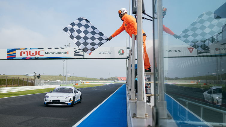 Immagine di Porsche Taycan Rush: la nuova era del motorsport elettrico