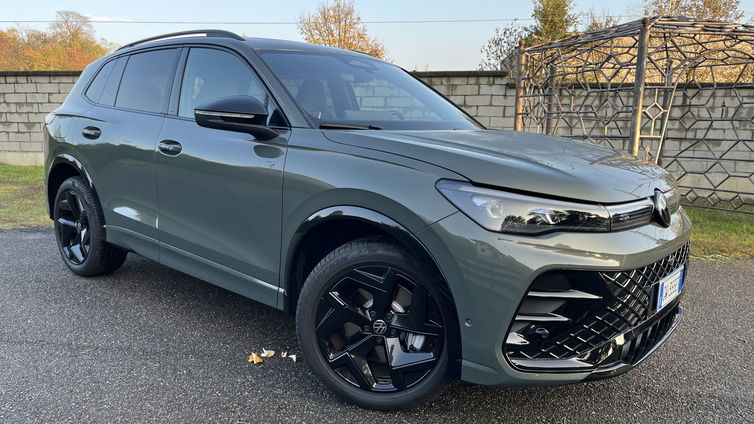 Immagine di Volkswagen Tiguan PHEV, consuma come un diesel (ma ha la batteria)
