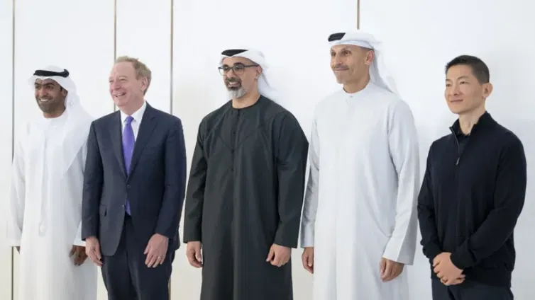 Immagine di Microsoft investe 15,2 miliardi negli Emirati