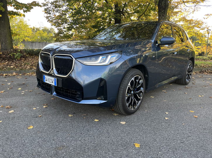 Immagine di BMW X3 20d: il SUV più desiderato d'Italia cambia forma