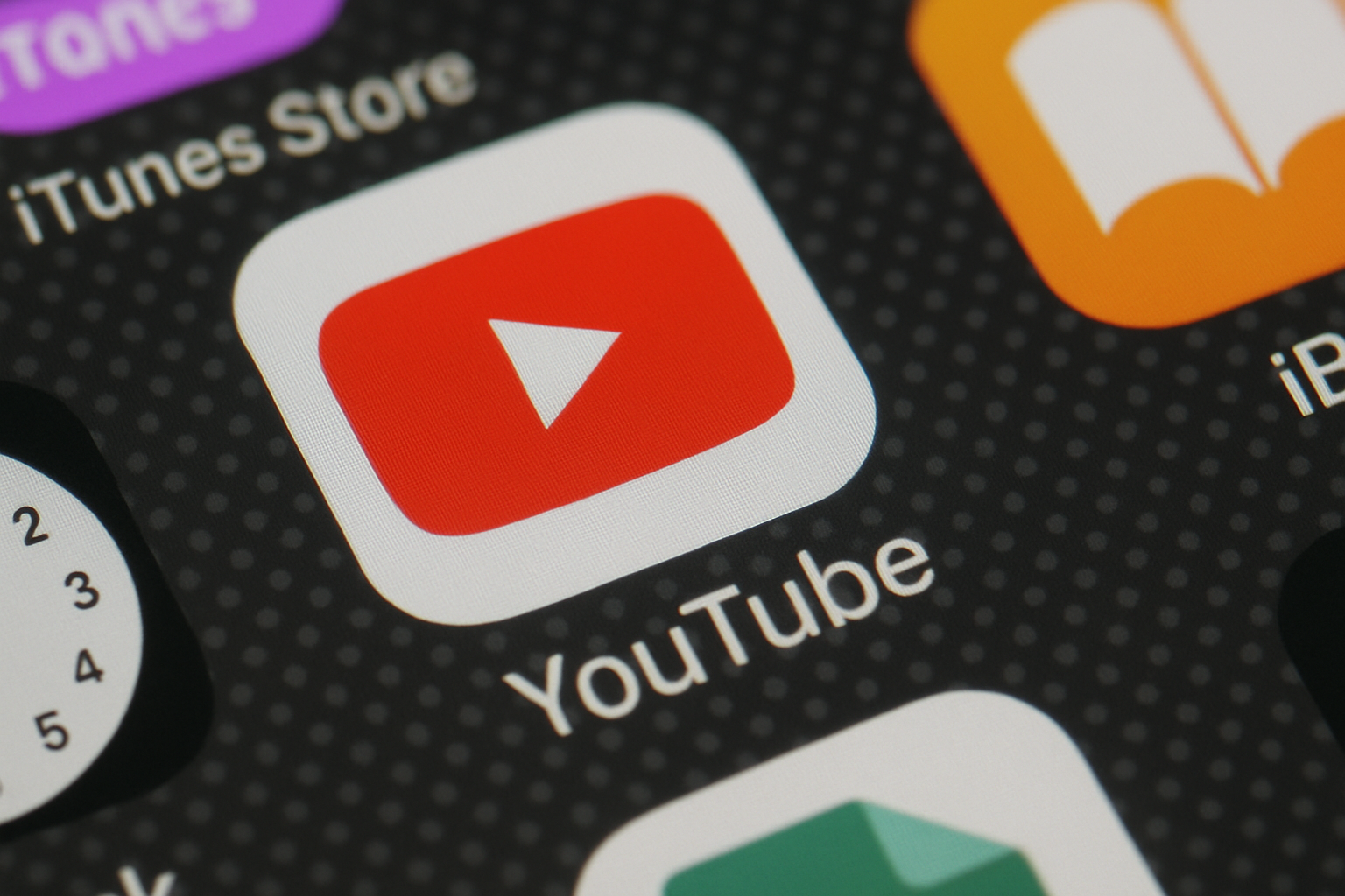YouTube cambia algoritmo: ora guidi tu il feed