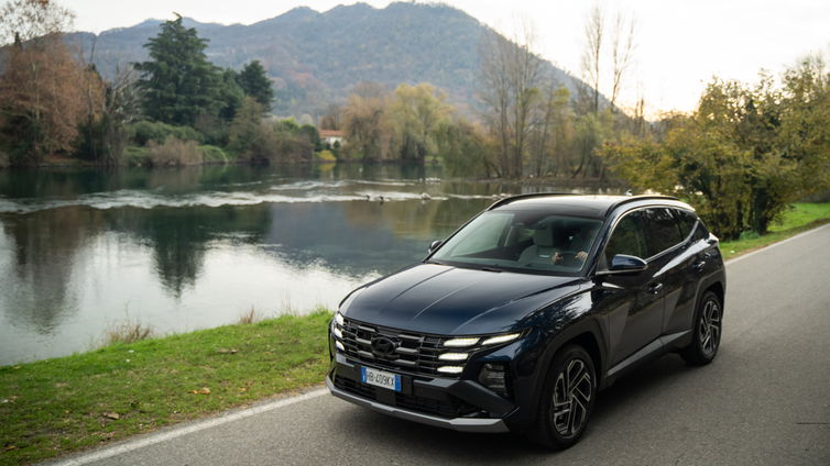Immagine di Hyundai Tucson 2026: la full hybrid ora supera i 230 CV