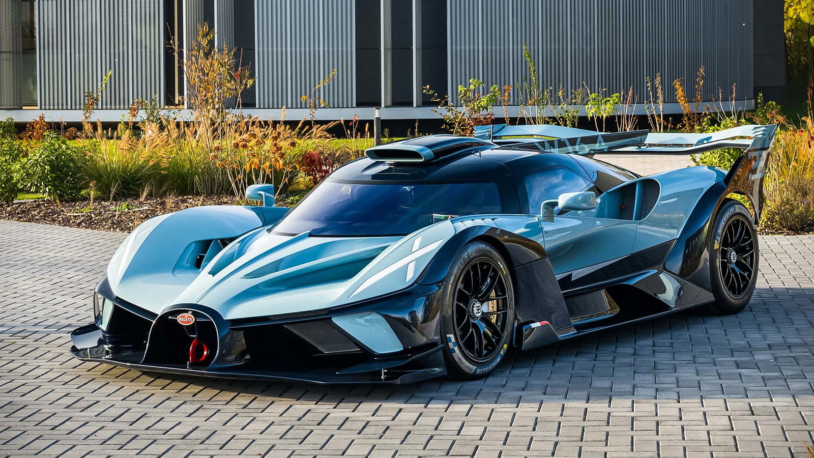 Immagine di L'ultima Bugatti Bolide da 4 milioni di euro