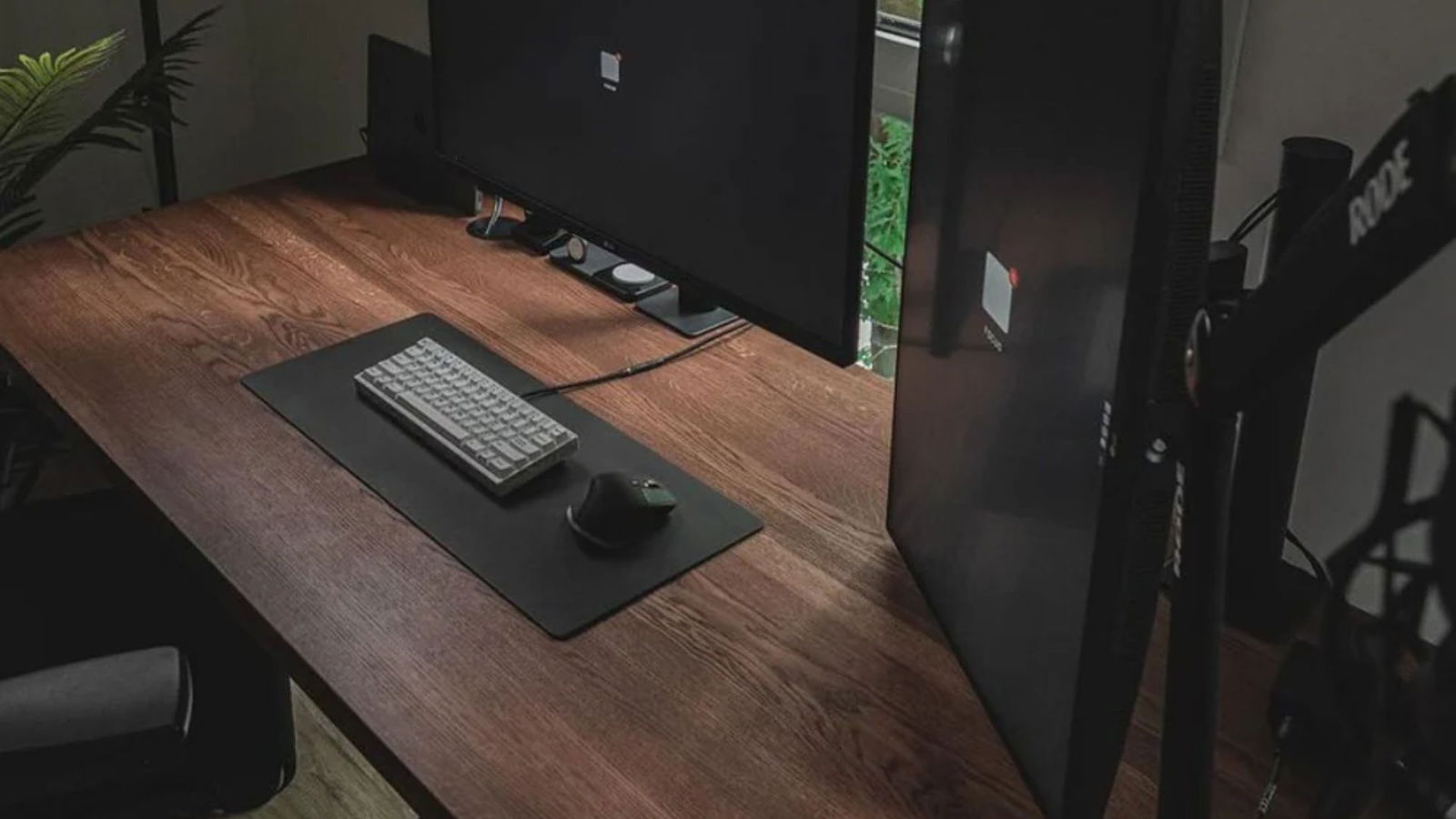 Pezzi unici di artigianato: scrivanie introvabili, ora scontate per il Black Friday