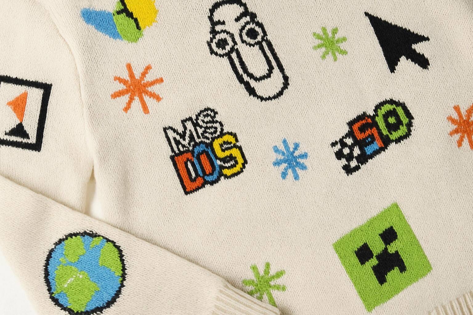 Microsoft celebra 50 anni con un maglione pieno di sorprese