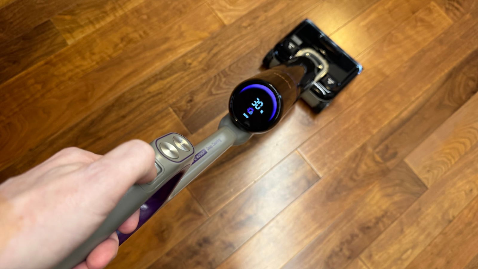 Eureka FloorShine 880, pulizia completa della casa | Test & Recensione