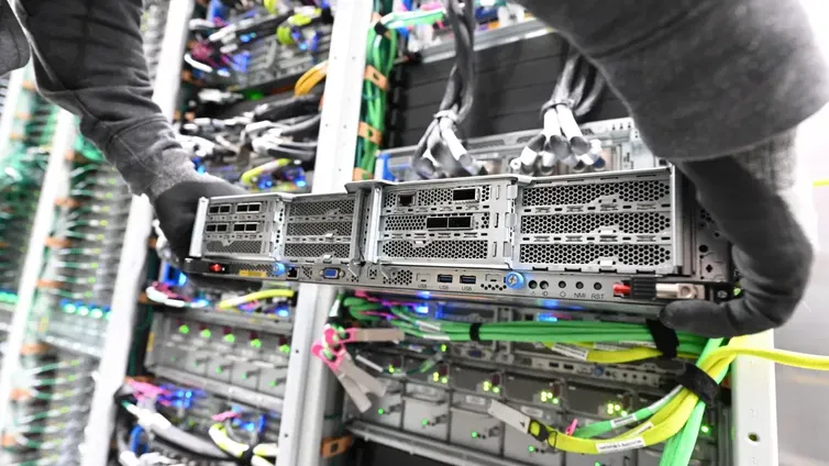 Immagine di AI on-premise: la rivoluzione ibrida firmata AWS e NVIDIA