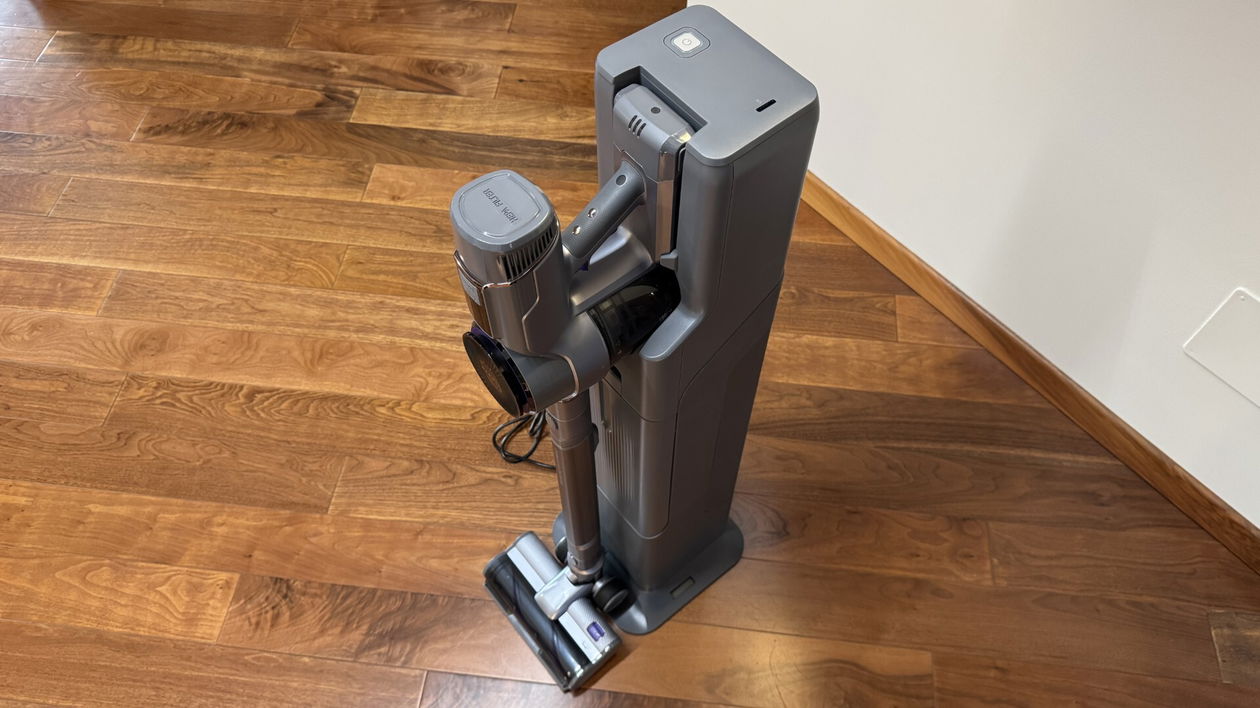 Immagine di Recensione Narwal V40 Station, la scopa elettrica con base autosvuotante per ambienti enormi