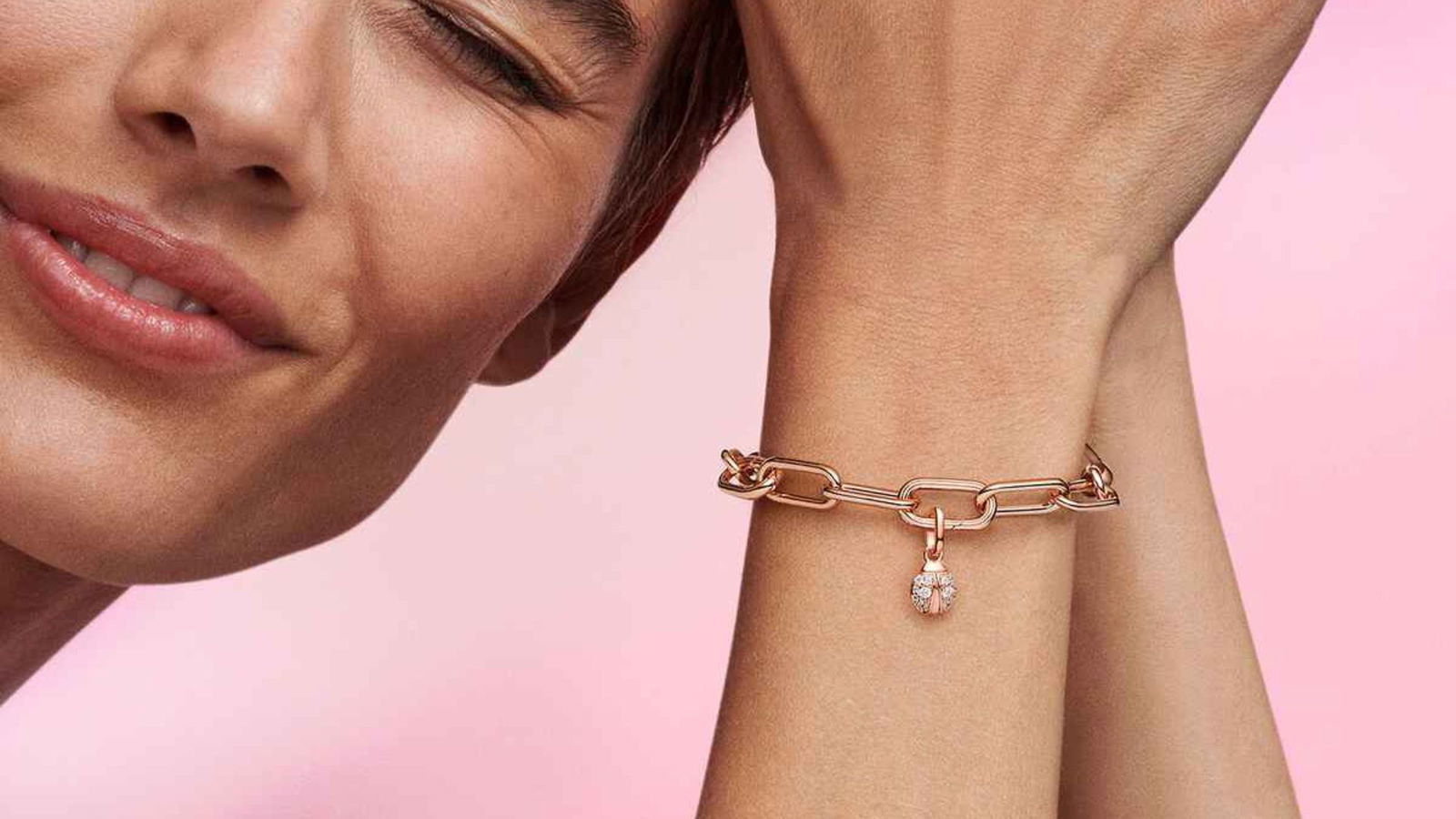 Immagine di 2026 parte con un regalo: scegli Pandora e risparmia fino al 40%