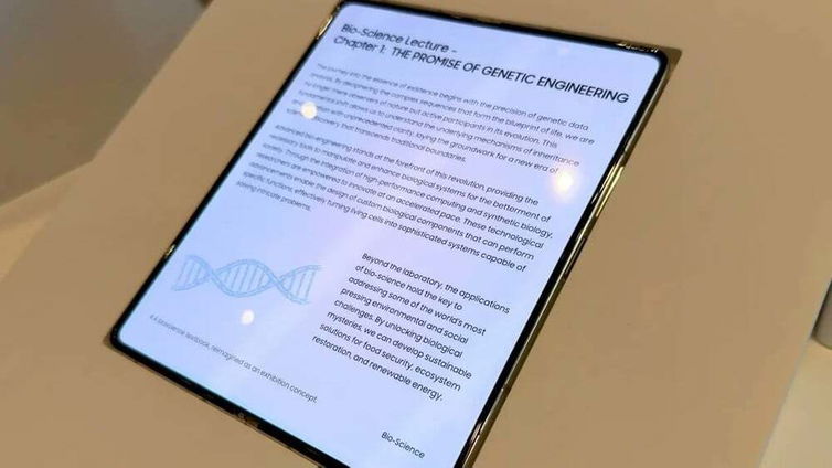Immagine di Samsung presenta il primo display pieghevole senza piega