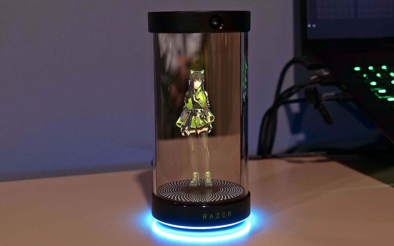 Razer lancia la waifu in bottiglia al CES 2026