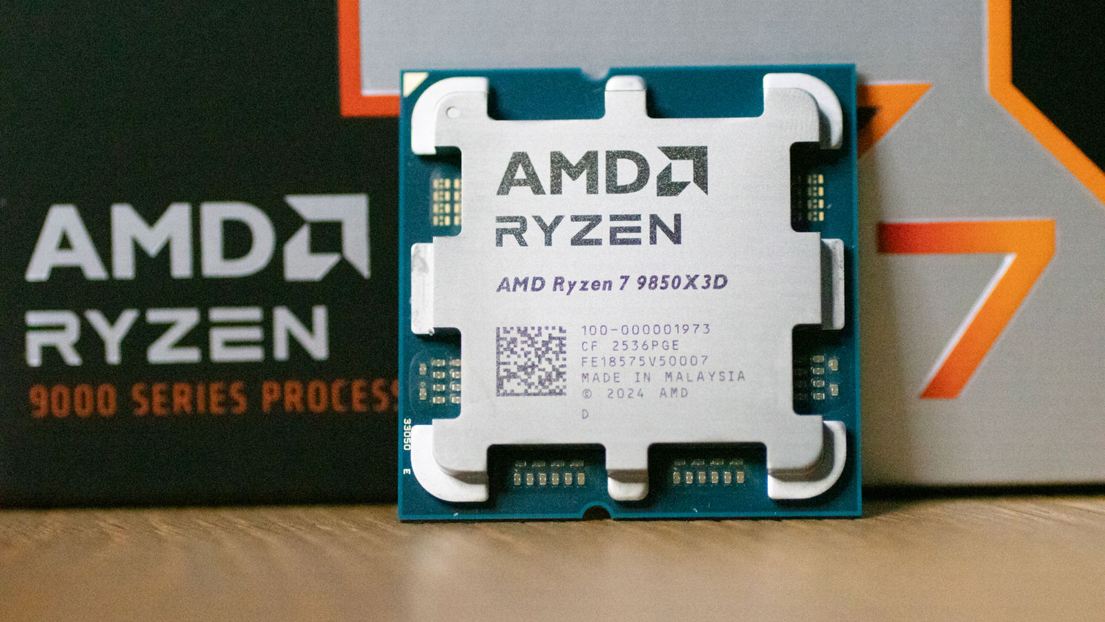 AMD punta sull'enterprise, i PC passano in secondo piano