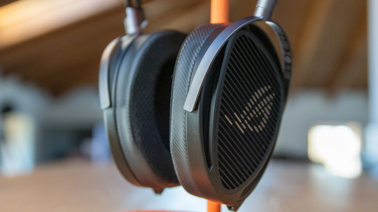 Immagine di Recensione ASUS ROG Kithara, le cuffie gaming diventano audiofile