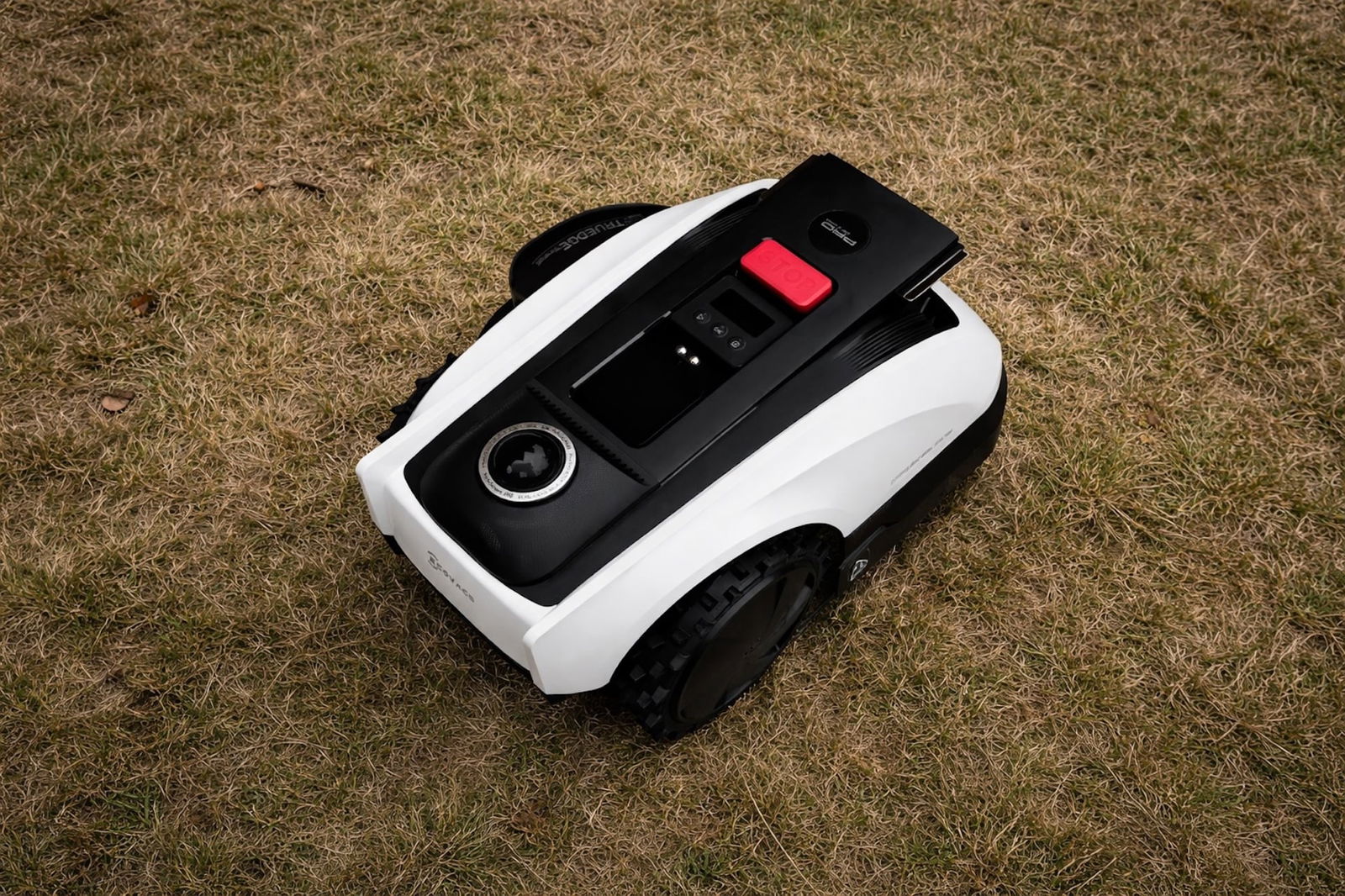 Recensione Ecovacs GOAT O1200 LiDAR Pro: cura il giardino a 999€