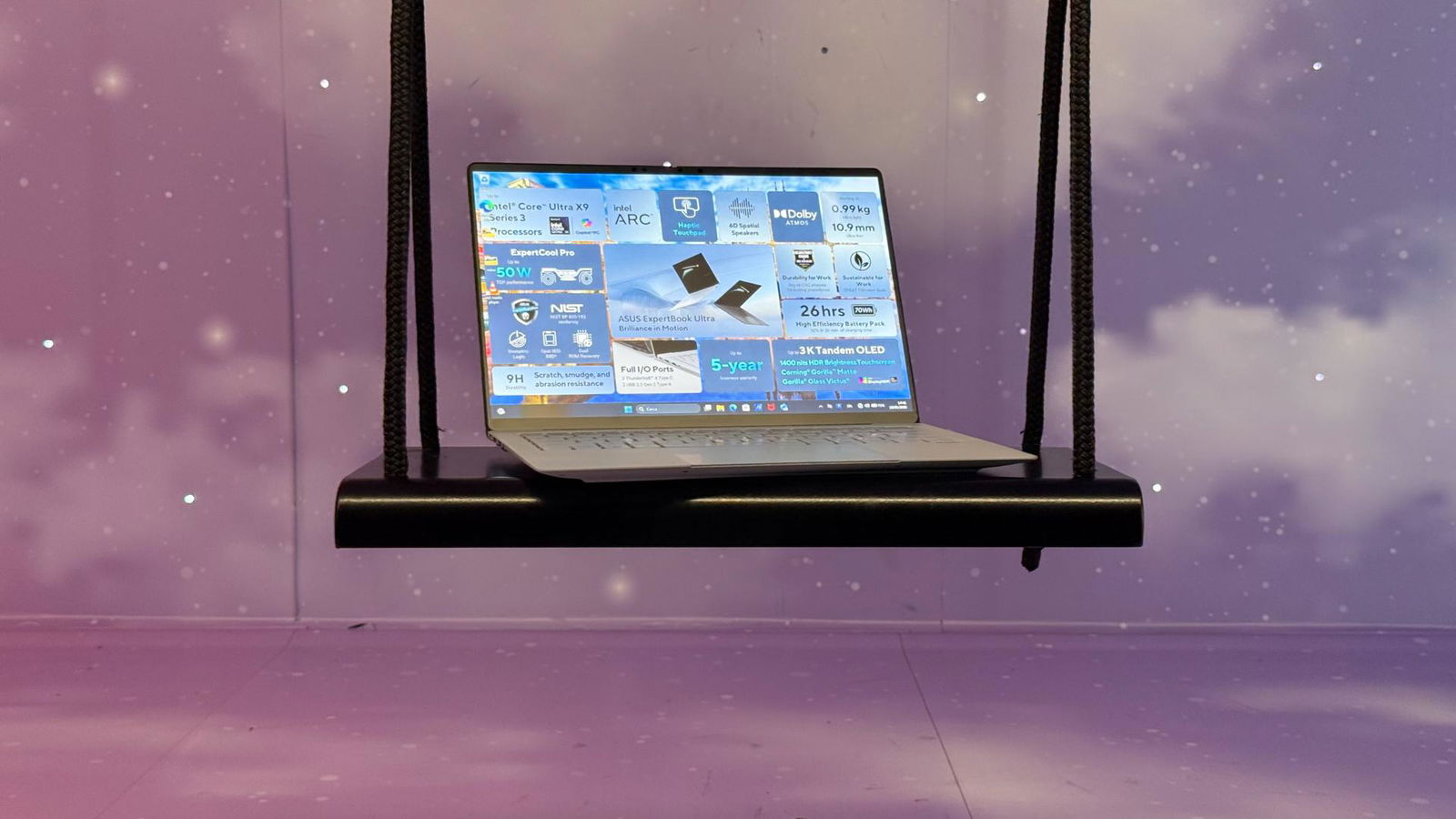 Il primo laptop Panther Lake di ASUS pesa meno di 1 kg