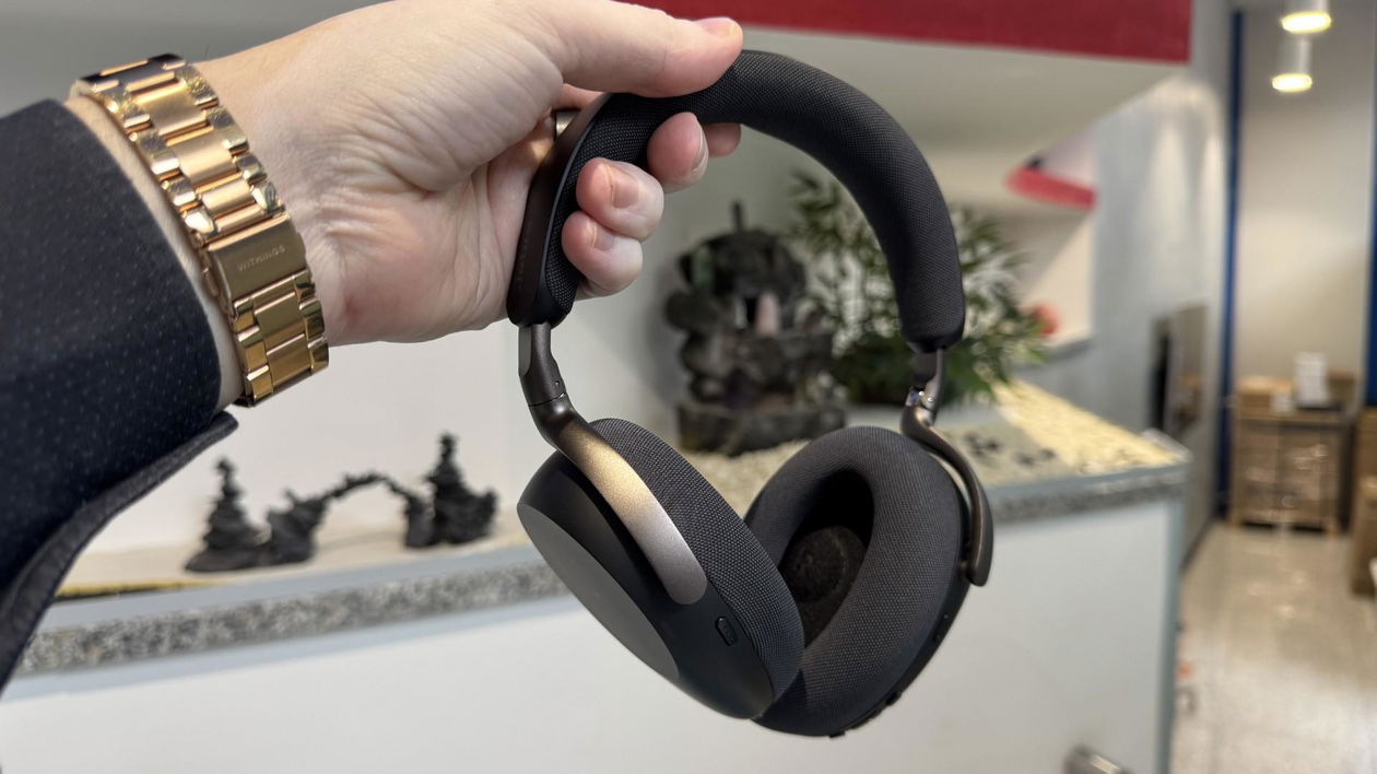 Immagine di Recensione Jabra Evolve3 85: headset professionale super leggero