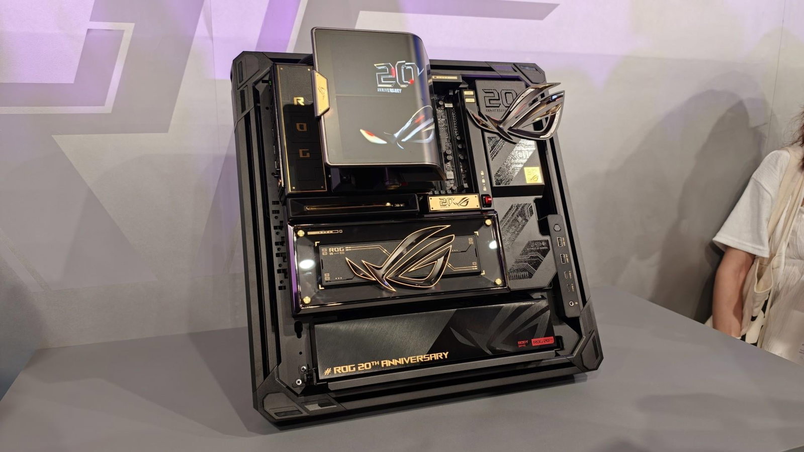 ASUS ROG festeggia i suoi 20 anni al COMPUTEX con tanti prodotti a tema ...