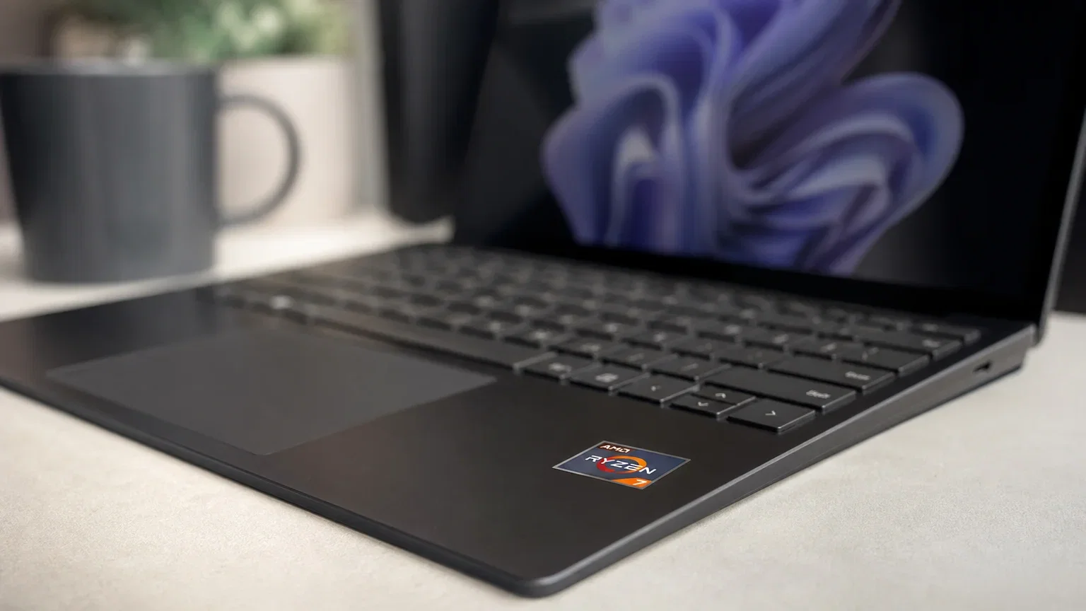 AMD nega Surface? Microsoft sababini tushuntirdi 💻