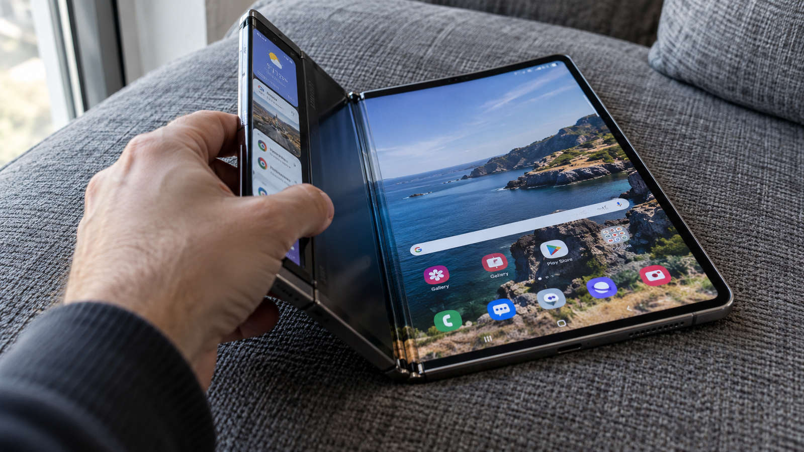 Samsung studia un tablet pieghevole da 17 pollici: come si chiuderà?
