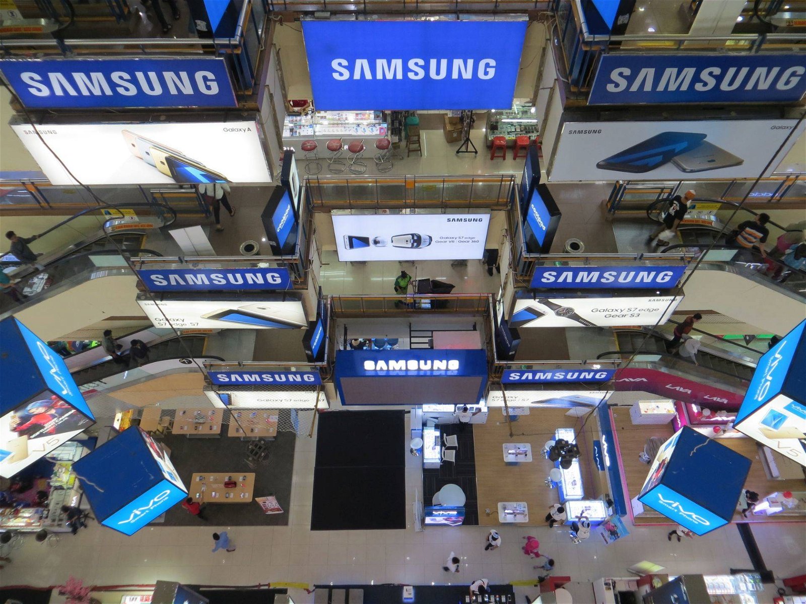 Immagine di Samsung, 120 miliardi di dollari per diventare leader nei chip