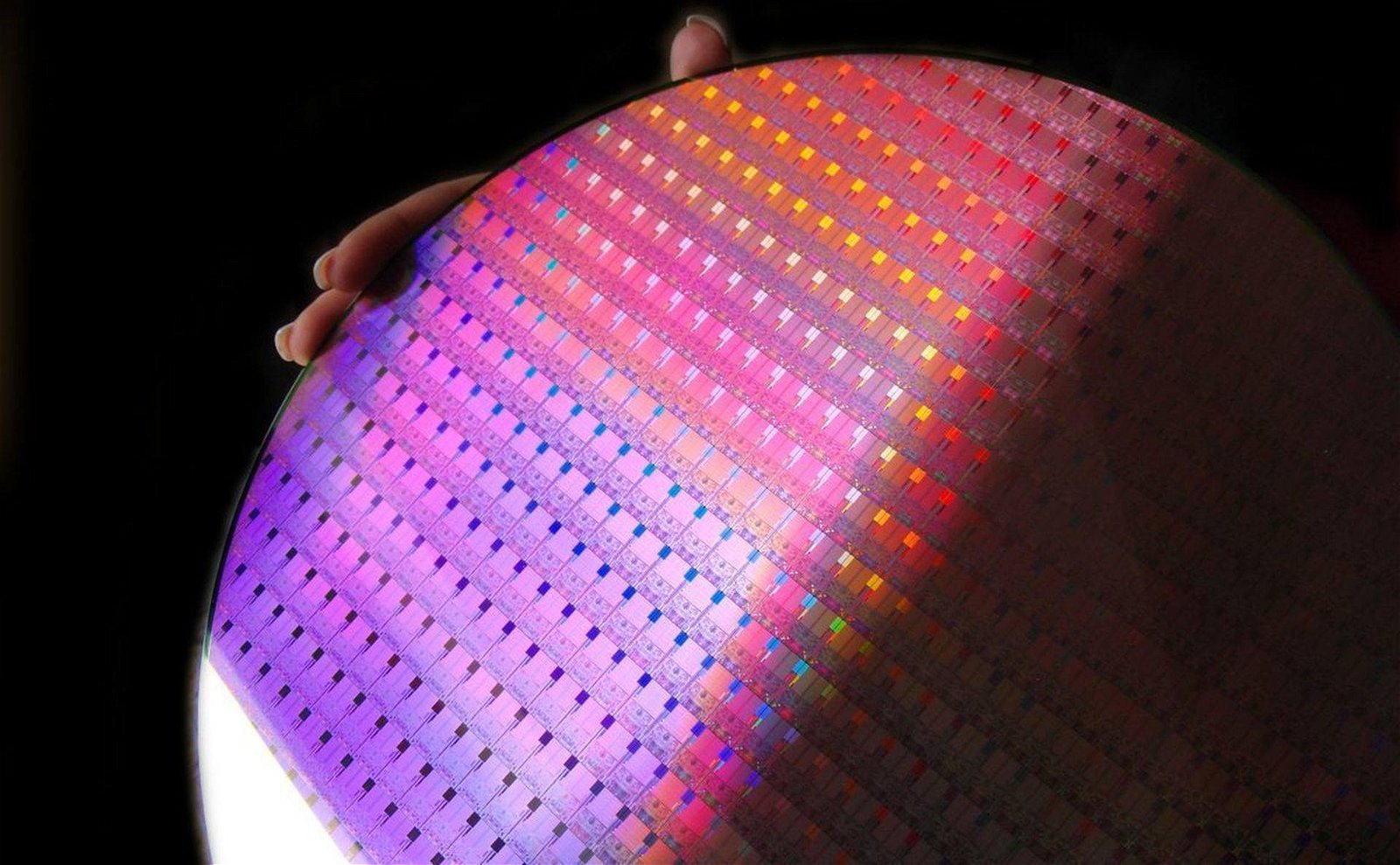 Immagine di Samsung produrrà le future CPU IBM Power a 7 nanometri EUV