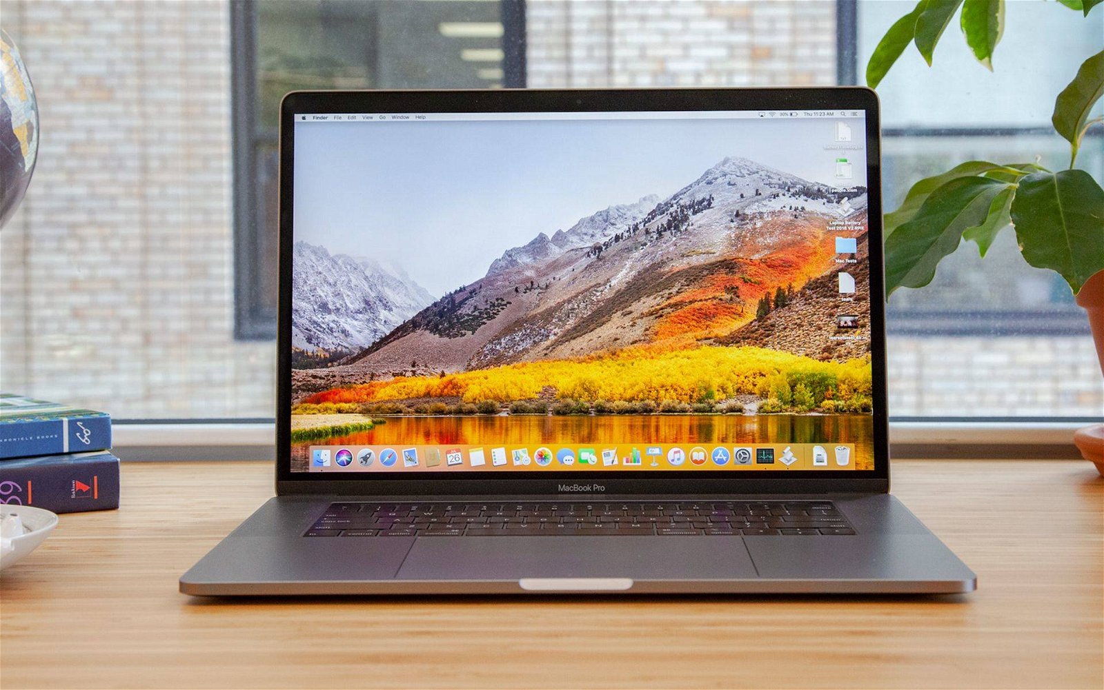 Immagine di Alcuni MacBook Pro 13" (2019) si spengono senza (apparente) motivo. Apple conferma il problema