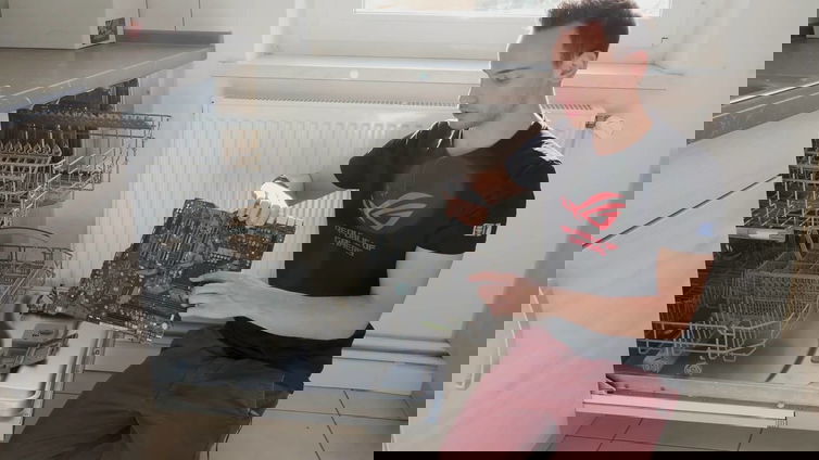 Immagine di Pulire il PC con la lavastoviglie? Si può (ma non fatelo)!