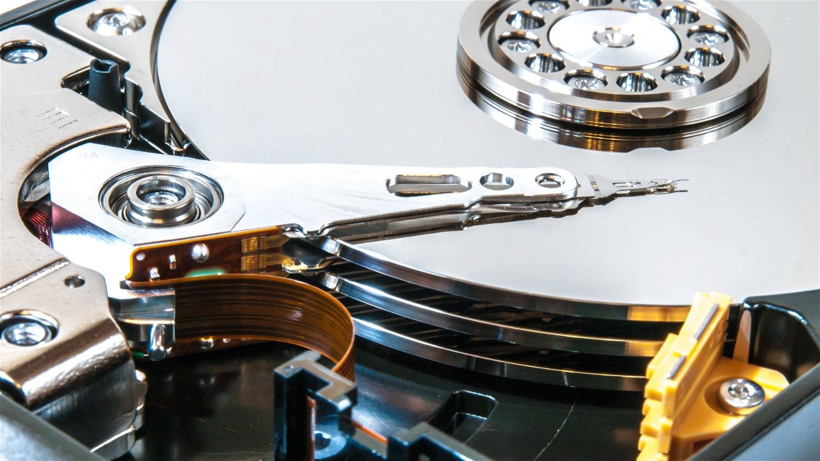 Immagine di Toshiba vuole realizzare hard disk con 10 piatti