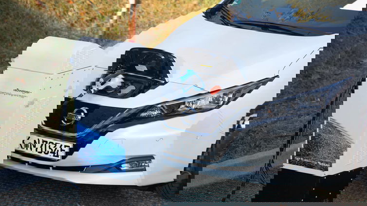 Immagine di Nissan Leaf, tecnologia vehicle to grid per facilitare l'adozione delle rinnovabili
