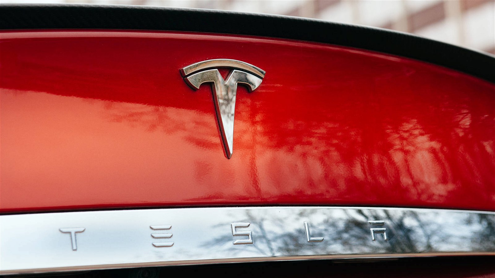 Immagine di Tesla porta in Europa la Model 3 con standard di ricarica veloce CCS