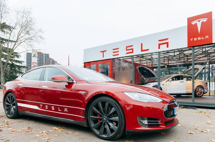 Immagine di Tesla Model 3 al banco prova, un nuovo video di Matteo Valenza