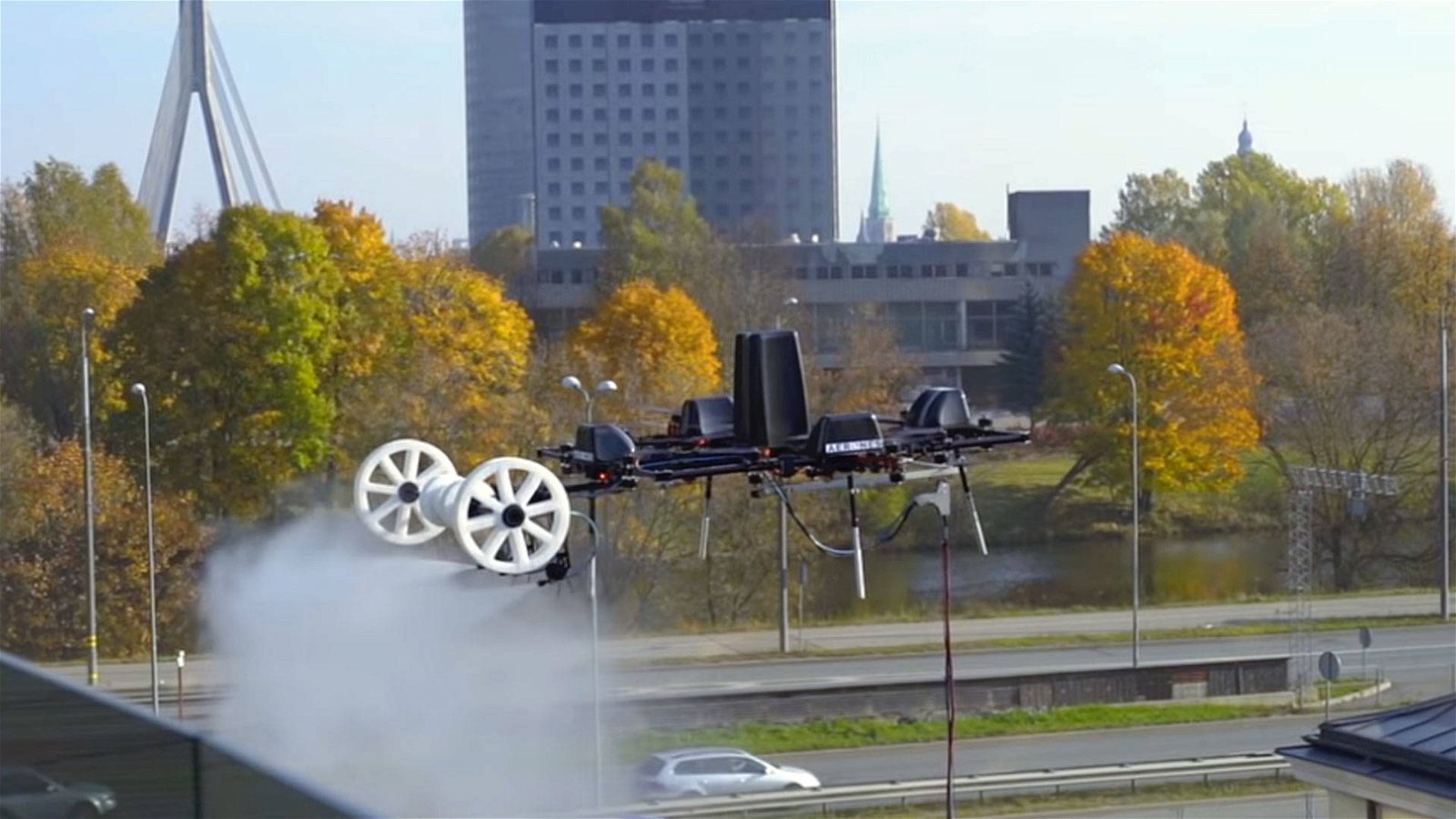 Immagine di Ecco il drone che lava i vetri dei grattacieli