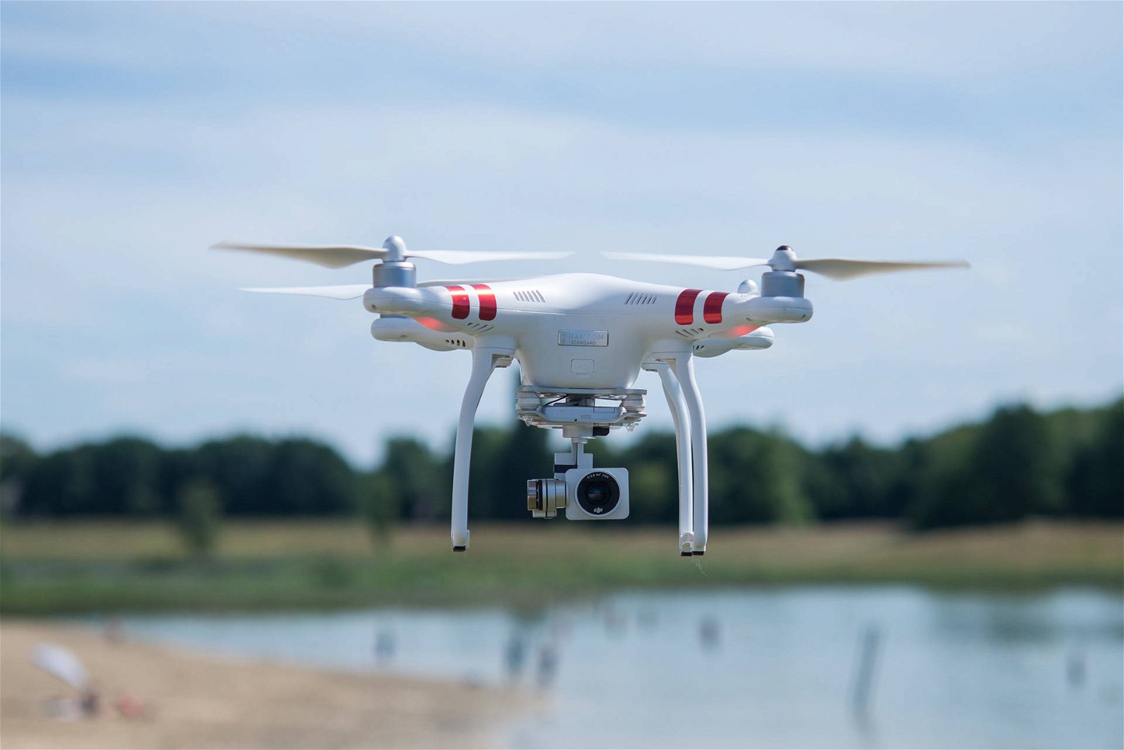 Immagine di I droni DJI eviteranno aerei ed elicotteri grazie alla tecnologia AirSense