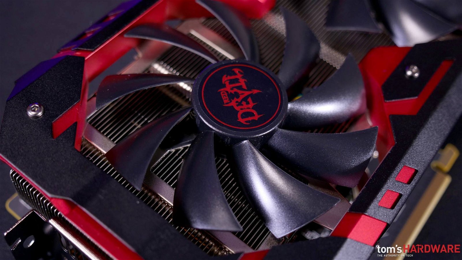 Immagine di Recensione AMD Radeon RX 590, la GPU Polaris passa ai 12 nanometri