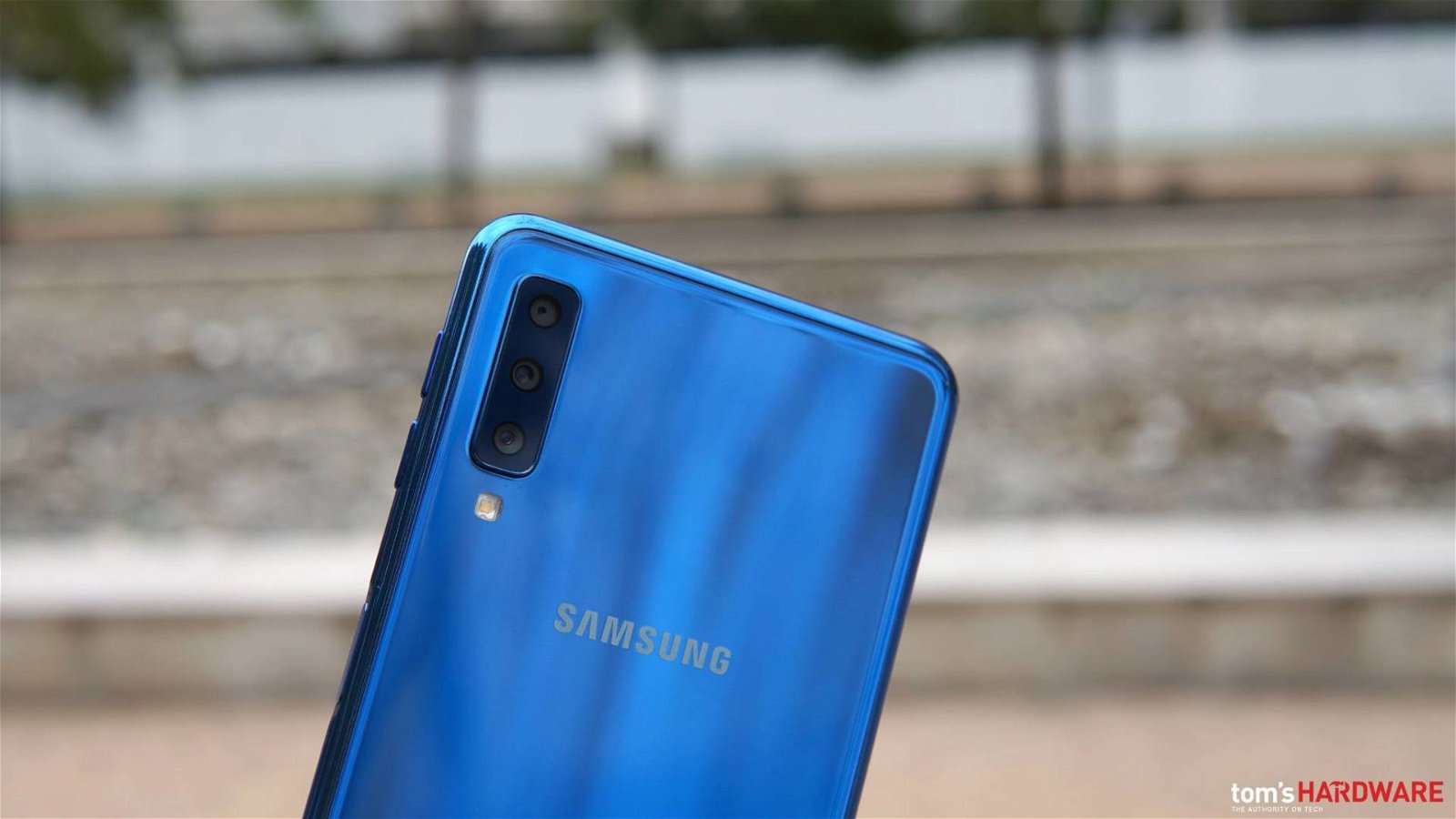 Immagine di Recensione Samsung Galaxy A7 2018, un agguerrito rivale per i Redmi di Xiaomi