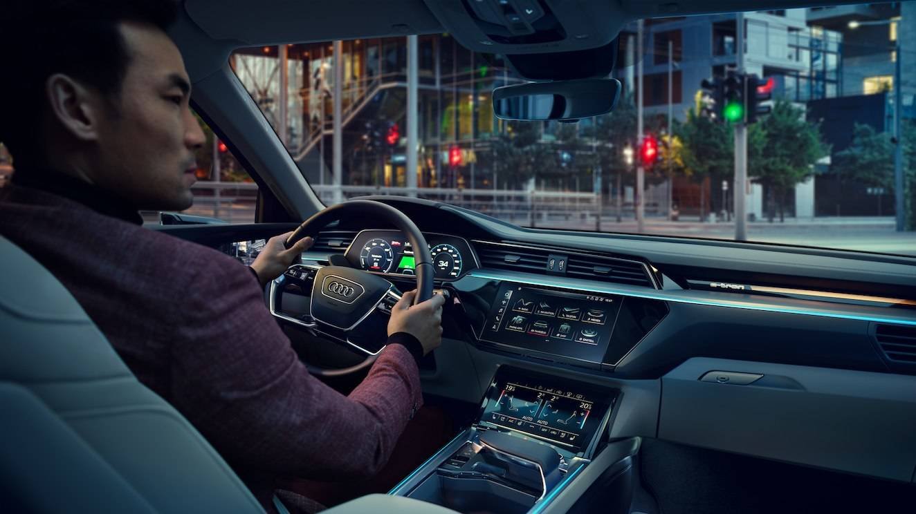 Immagine di Audi e-tron: un futuro mirrorless