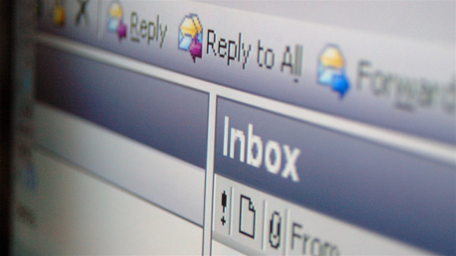 Immagine di E-mail offensiva: l’invio a più persone integra gli estremi della diffamazione?