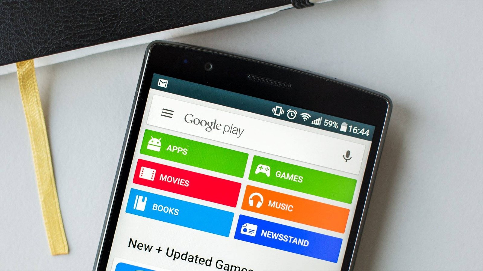 Immagine di Android, gli aggiornamenti di sistema direttamente dal Play Store: addio alla frammentazione?