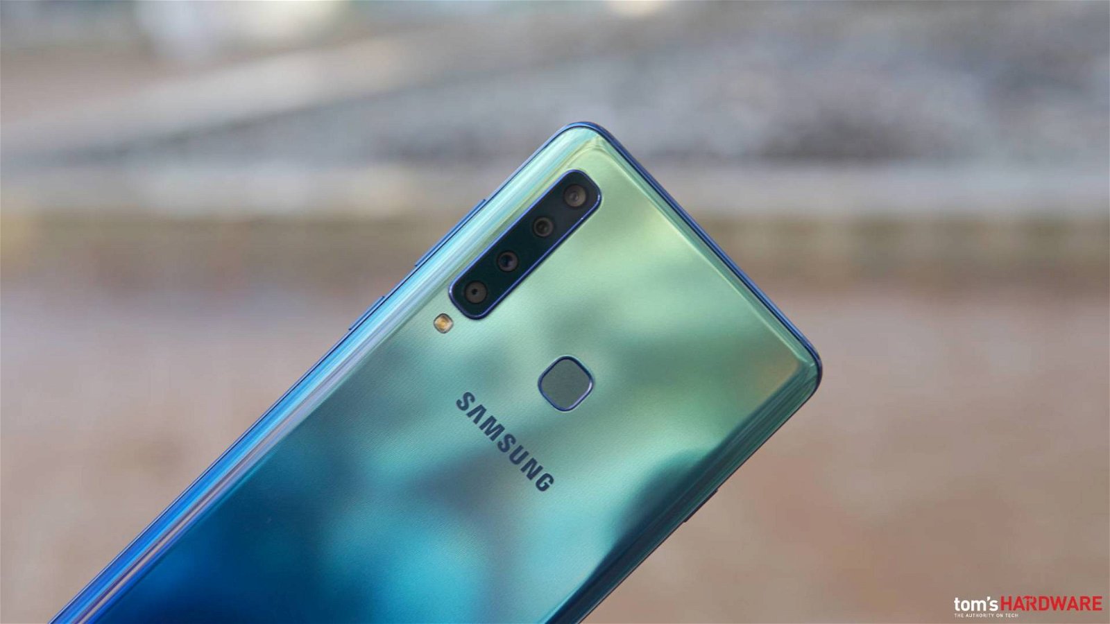 Immagine di Recensione Samsung Galaxy A9 2018: le quattro fotocamere convincono, peccato per il prezzo