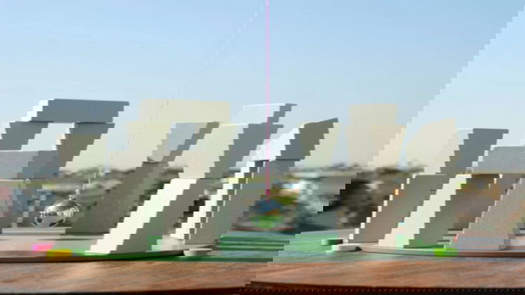 Immagine di Stonehenge and the Sun: giocare con la gravità