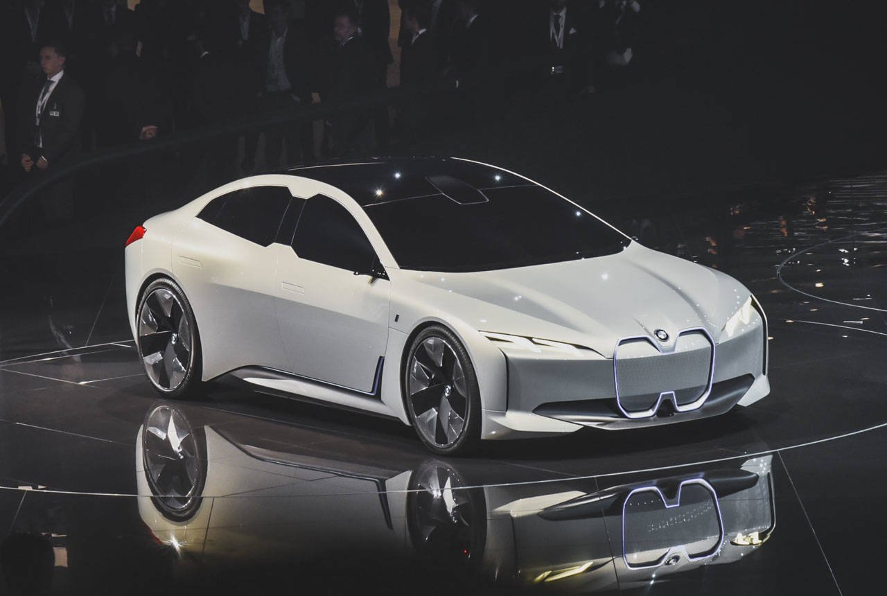 Immagine di BMW, investimenti da 10 miliardi per la produzione di batterie