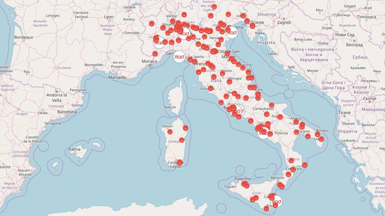 Immagine di Simbox Iliad nei negozi Unieuro, l'acquisto automatizzato di SIM si diffonde nella grande distribuzione