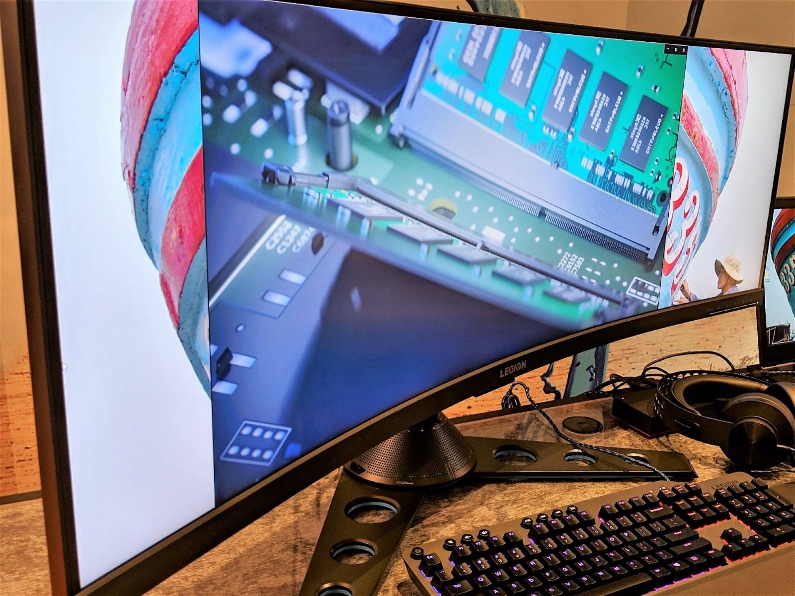 Immagine di Lenovo, ecco due nuovi monitor Legion da 27 e 44 pollici