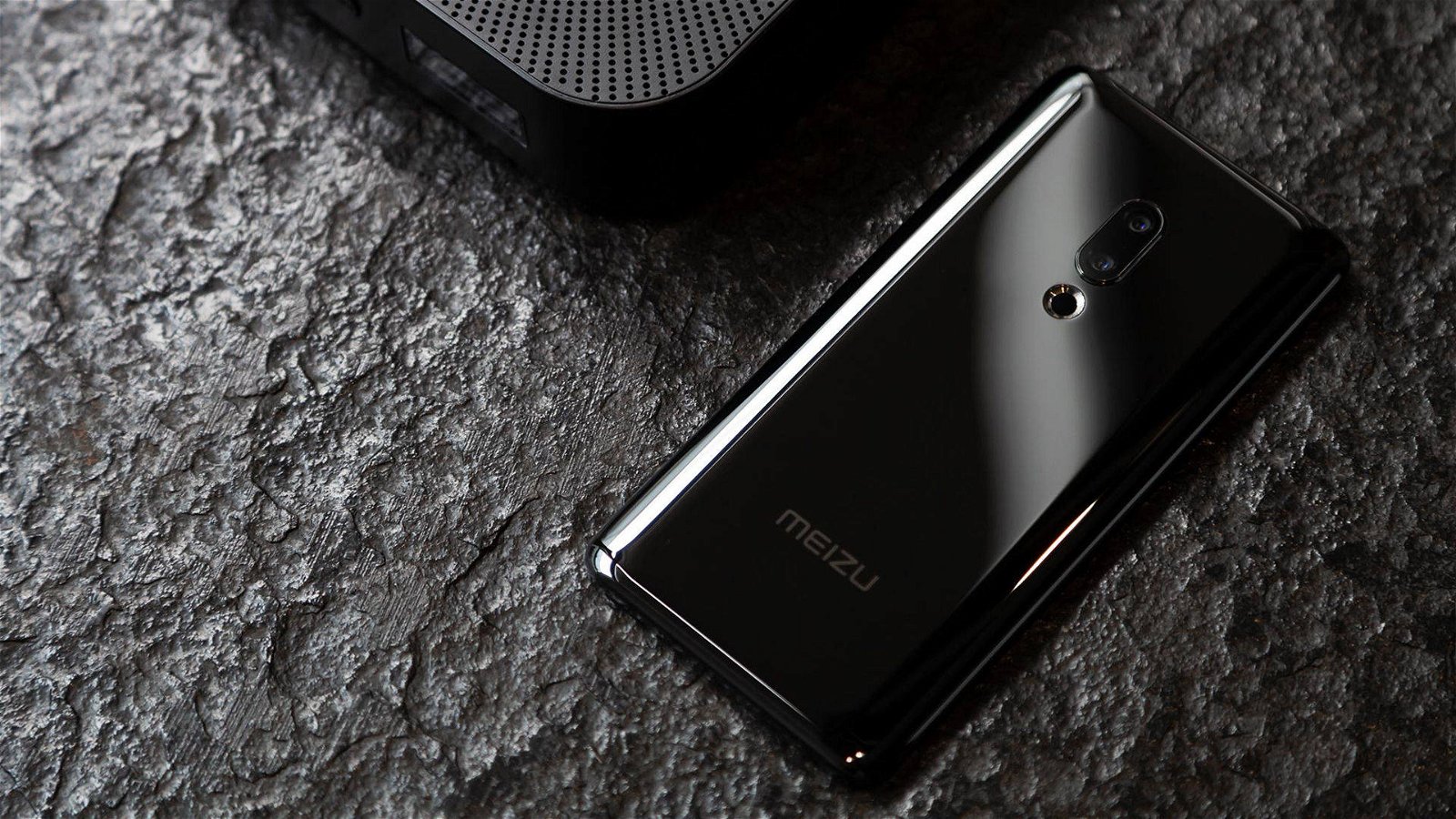Immagine di Meizu Zero: lo smartphone senza porte e pulsanti che funziona con e-SIM