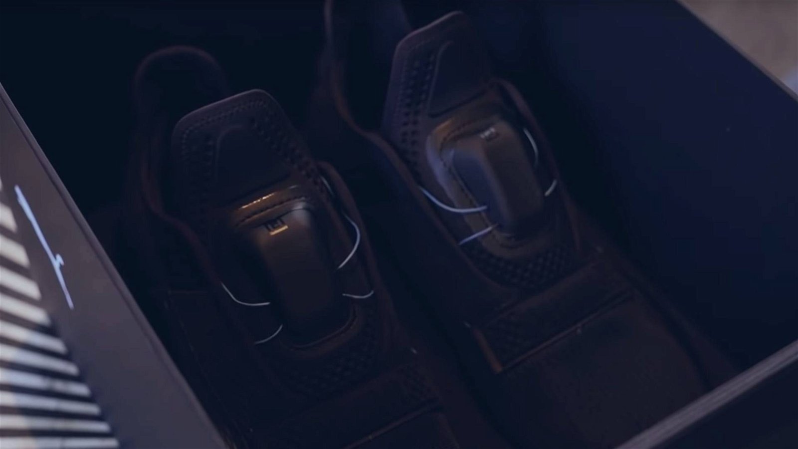 Immagine di Puma Fi, le scarpe sportive autoallaccianti che accendono la sfida con Nike